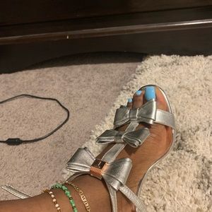 I’m selling this gorgeous Ted baker sandals…only wore it once